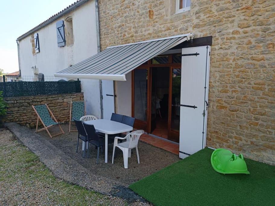 Charmante Maison En Pierres Sainte-Radegonde-des-Noyers Ngoại thất bức ảnh
