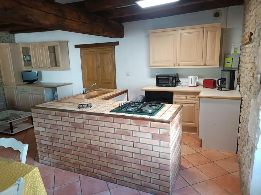 Charmante Maison En Pierres Sainte-Radegonde-des-Noyers Ngoại thất bức ảnh