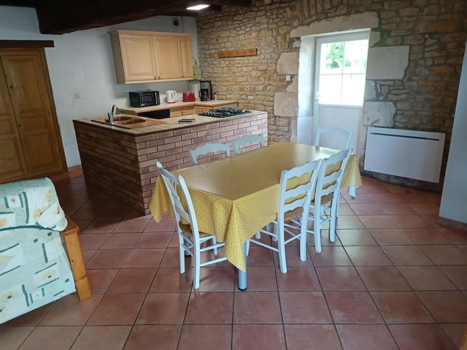 Charmante Maison En Pierres Sainte-Radegonde-des-Noyers Ngoại thất bức ảnh