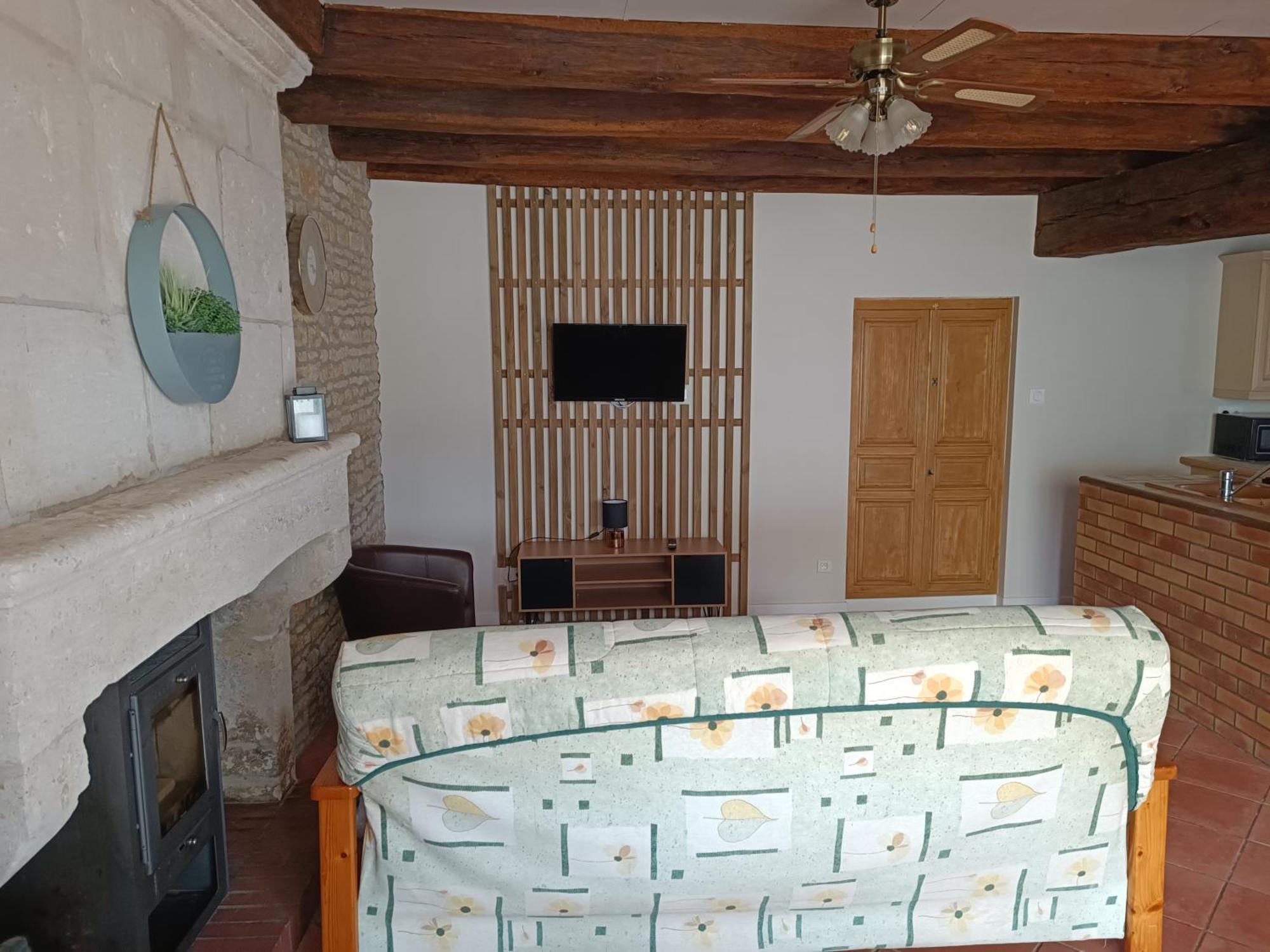 Charmante Maison En Pierres Sainte-Radegonde-des-Noyers Ngoại thất bức ảnh